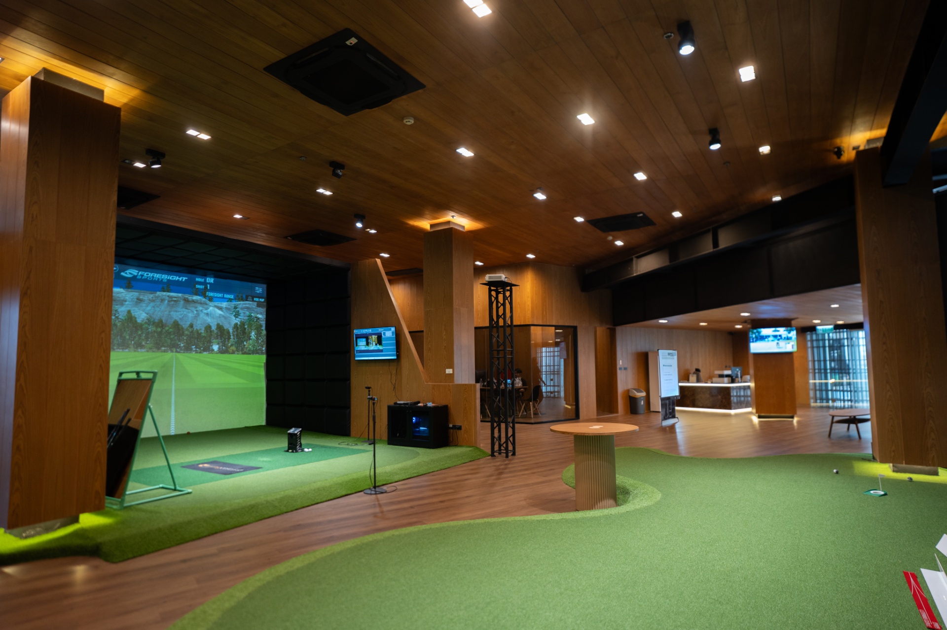 Greenline Golf Lab interior